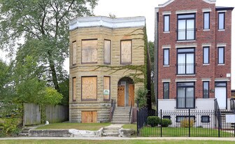 5906 S Calumet Ave in Chicago, IL - Building Photo