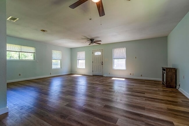 314 Normagene St in Livingston, TX - Building Photo - Building Photo