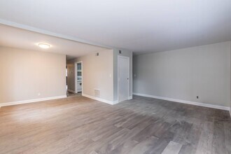 2811 Tully Square in Winston-Salem, NC - Building Photo - Building Photo