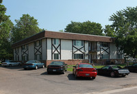 1505 Ward Ave in Hudson, WI - Foto de edificio - Building Photo