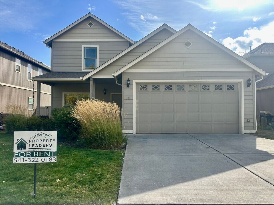 681 SE Glengarry Place in Bend, OR - Building Photo