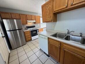 2313 E Wilshire Rd in Springfield, IL - Building Photo - Building Photo