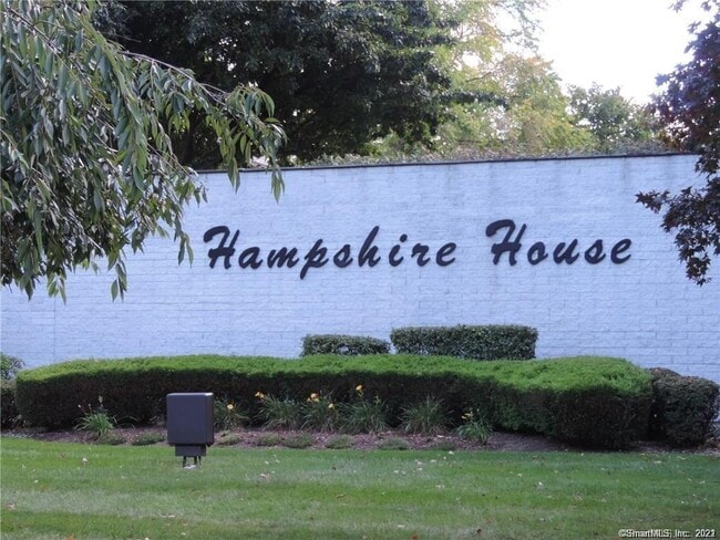 887 Farmington Ave in West Hartford, CT - Building Photo - Building Photo