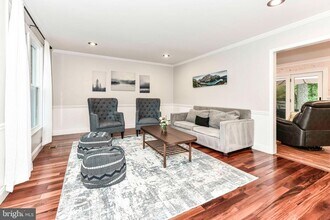 10428 Collingham Dr in Fairfax, VA - Building Photo - Building Photo