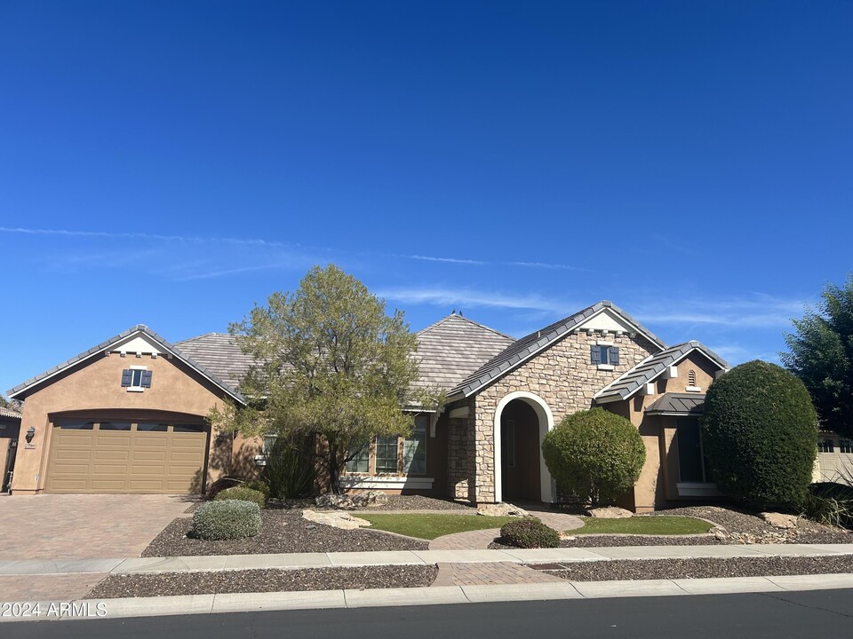 7560 W Firebird Dr in Glendale, AZ - Building Photo