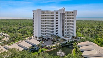 6361 Pelican Bay Blvd in Naples, FL - Building Photo