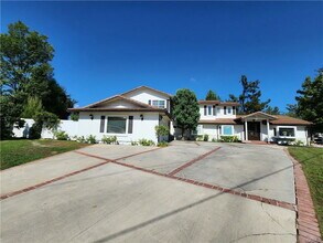 5845 Hilltop Rd in Hidden Hills, CA - Building Photo - Building Photo