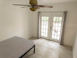 5959 SW 59th St in South Miami, FL - Building Photo - Building Photo