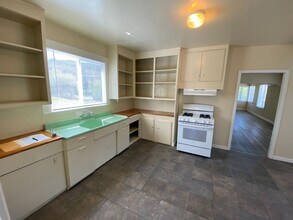 870 Vine Hill Way in Martinez, CA - Building Photo - Building Photo