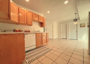 352 E Newsome Park Ln in South Salt Lake, UT - Building Photo - Building Photo