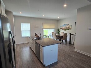 1066 Rosecroft Ln in York, PA - Foto de edificio - Building Photo
