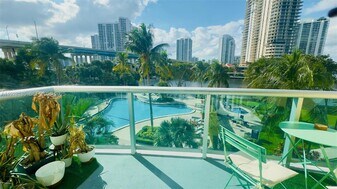 19390 Collins Ave in Sunny Isles Beach, FL - Building Photo