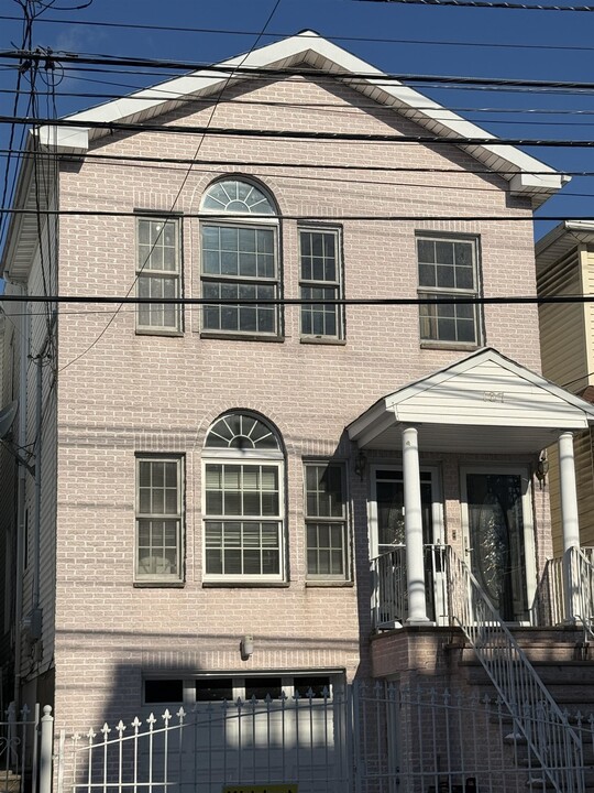 167 Garfield Ave in Jersey City, NJ - Building Photo