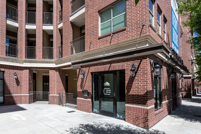 Liberty Center in Provo, UT - Foto de edificio - Building Photo