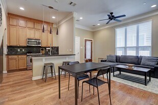 1530 W 25th St in Houston, TX - Building Photo