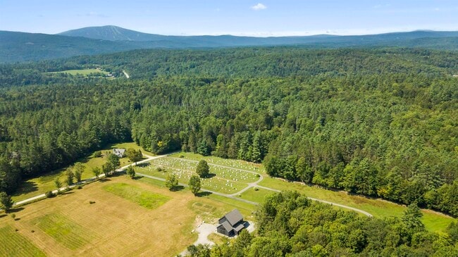 896 Melendy Hill Rd in Londonderry, VT - Building Photo - Building Photo