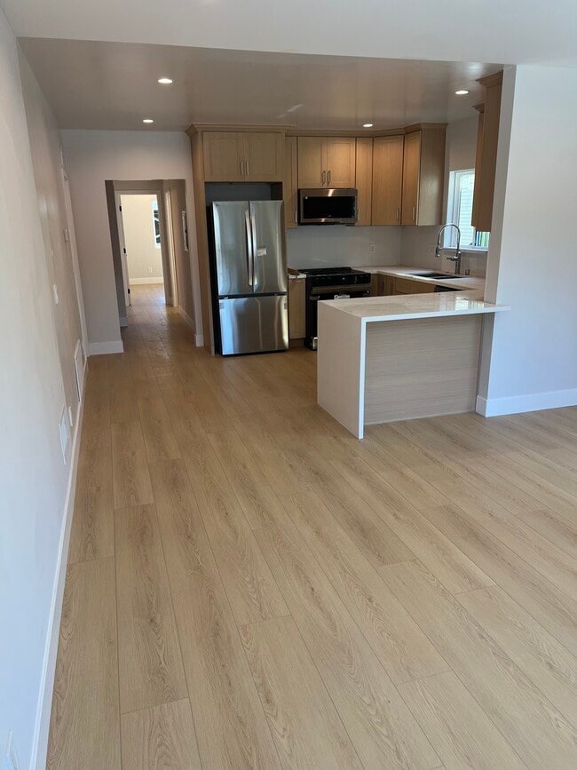 1834 N Van Ness Ave in Los Angeles, CA - Building Photo - Building Photo