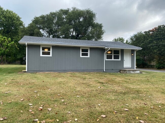 property at 2209 W Calhoun St