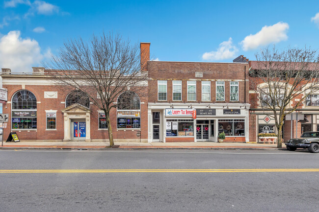 475 Howe Ave in Shelton, CT - Foto de edificio - Building Photo