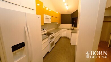 939 Laurel St in San Carlos, CA - Building Photo - Building Photo