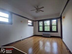 822 W Waveland Ave in Chicago, IL - Foto de edificio - Building Photo