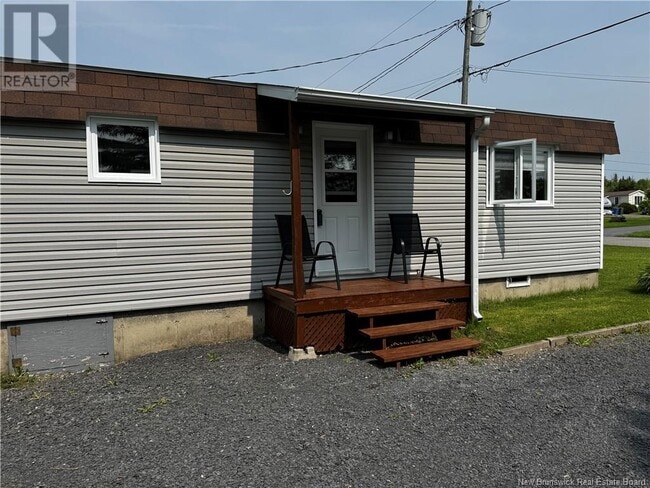 16 Le Paradis St in Edmundston, NB - Building Photo - Building Photo