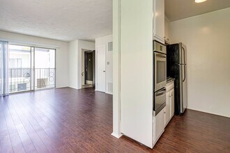 1035 N Stanley Ave in West Hollywood, CA - Foto de edificio - Building Photo