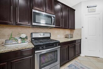 10009 Boulder Bend Ln in Brookshire, TX - Foto de edificio - Building Photo