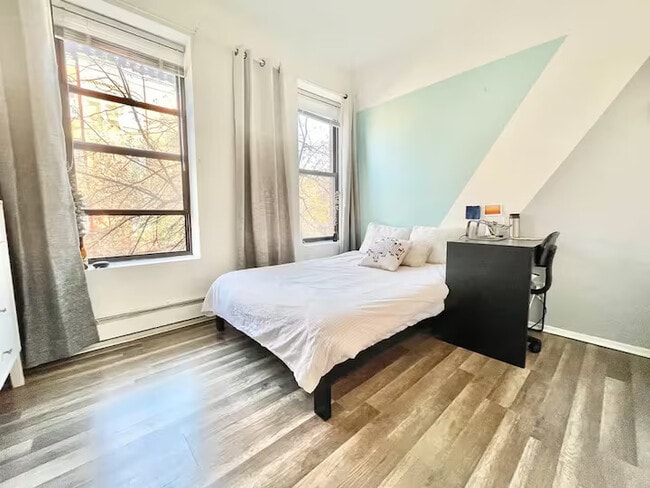 Furnished room/NOT APARTMENT, Unit 2FL in Brooklyn, NY - Foto de edificio - Building Photo