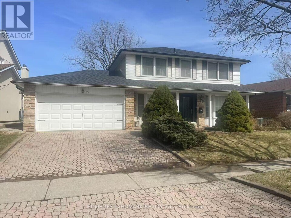 15 Orangewood Crescent in Toronto, ON - Building Photo