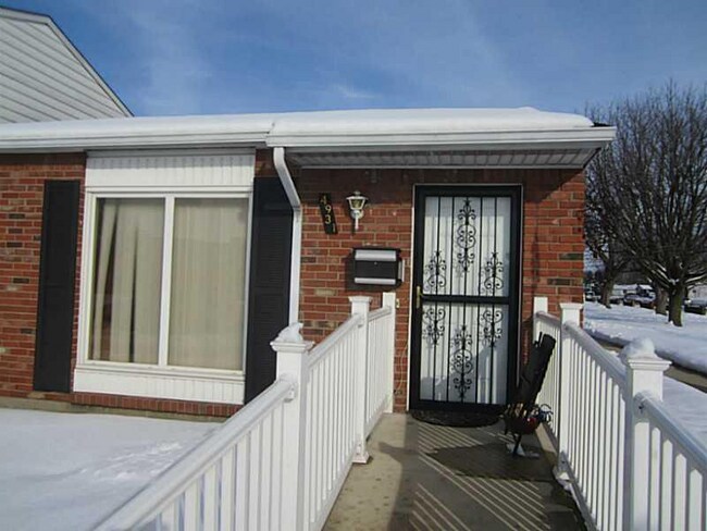 4931 Mt Vernon Dr in Indianapolis, IN - Building Photo - Building Photo