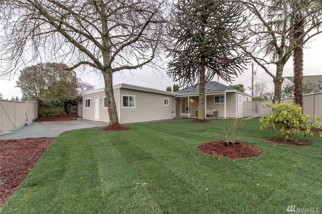 832 SW 137th St, Unit ADU in Burien, WA - Foto de edificio - Building Photo