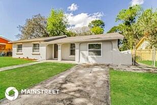 2106 Hartwell Ave in Sanford, FL - Building Photo