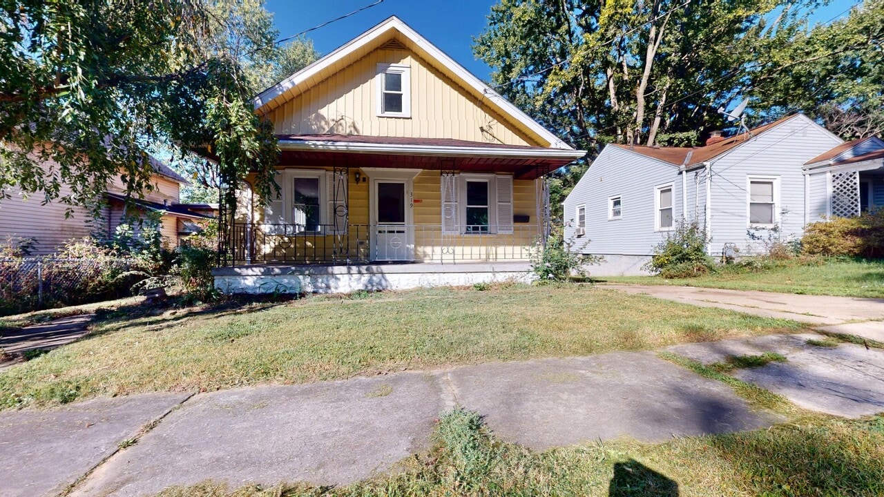319 4th Ave in Mansfield, OH - Building Photo