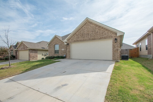 733 Poncho Ln in Haslet, TX - Building Photo - Building Photo