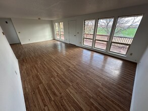 154 Moose Ln in Hammett, ID - Foto de edificio - Building Photo