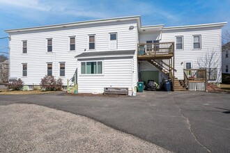 81 May St, Unit 102 in Biddeford, ME - Building Photo - Building Photo