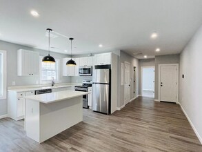 487 Lincoln St in Marlborough, MA - Foto de edificio - Building Photo