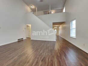 6889 Show Boat Ln in Cordova, TN - Foto de edificio - Building Photo