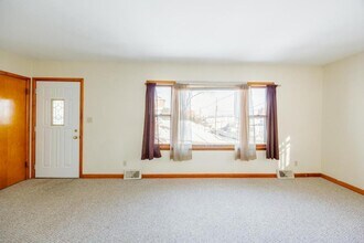 212 Pine St in Muscatine, IA - Building Photo - Building Photo