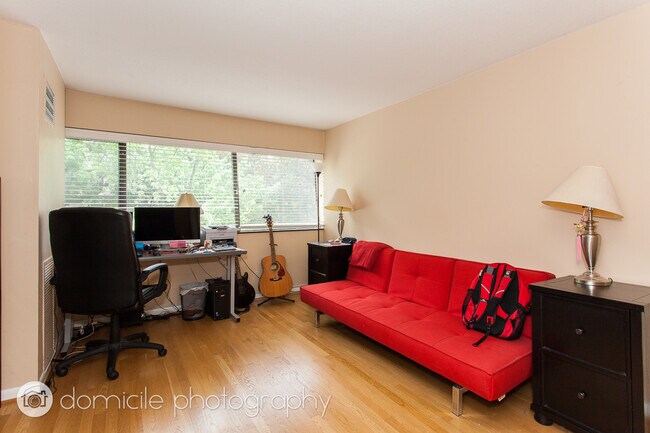 property at 1415 N Dearborn St
