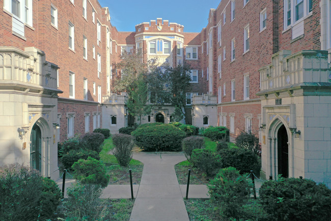 6715-6733 S Paxton Ave in Chicago, IL - Foto de edificio - Building Photo