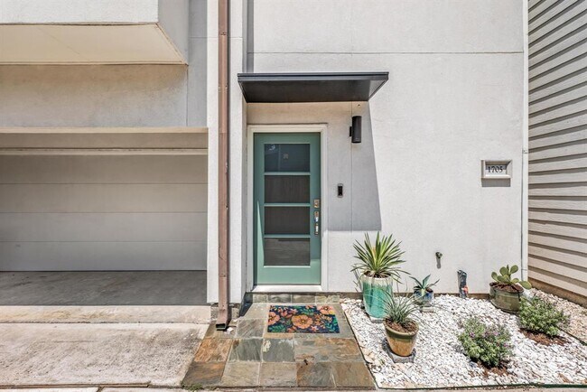 1705 Weber St in Houston, TX - Building Photo - Building Photo