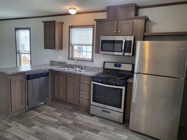 80 Elm in Highland, MI - Building Photo - Building Photo