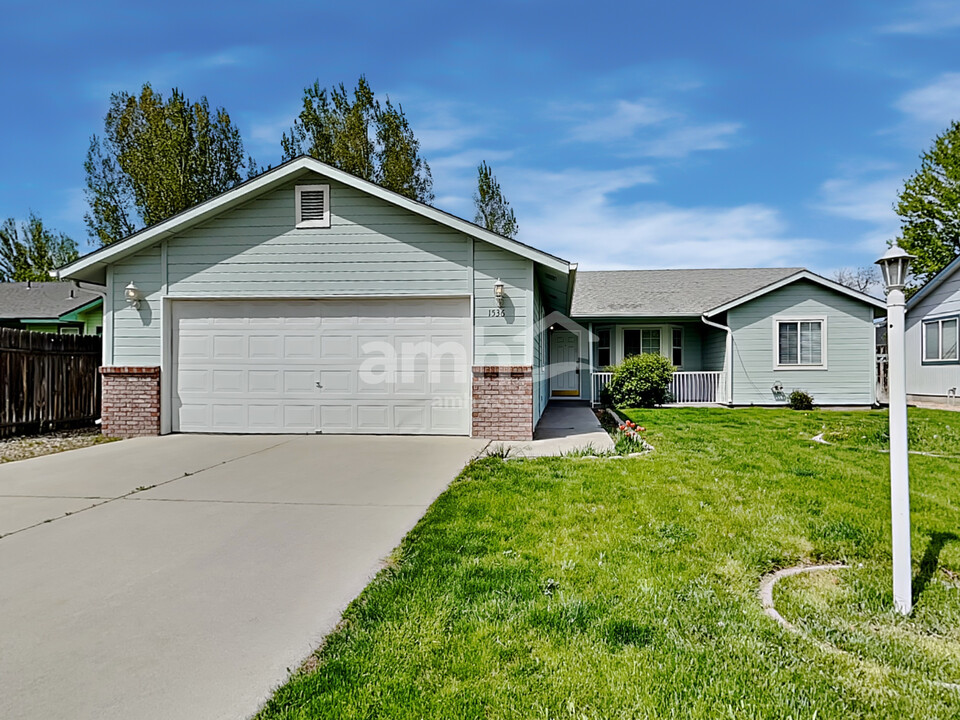 1536 E Buchman Ct in Meridian, ID - Building Photo