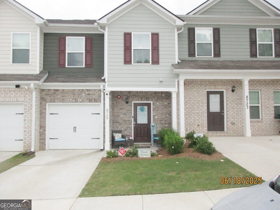 8729 Lakeview Cmns in Jonesboro, GA - Building Photo