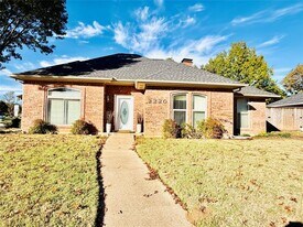 2220 College Pkwy in Flower Mound, TX - Building Photo