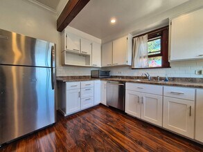 412 Steele Ln in Santa Rosa, CA - Building Photo - Building Photo