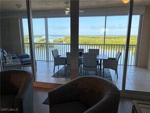 435 Dockside Dr in Naples, FL - Foto de edificio - Building Photo