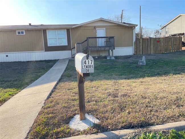 417 Lenora Dr in Taylor, TX - Building Photo - Building Photo